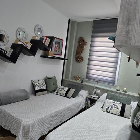 Superbe Appartement Avec Solarium Et Piscine Communautaire Roses Exterior foto