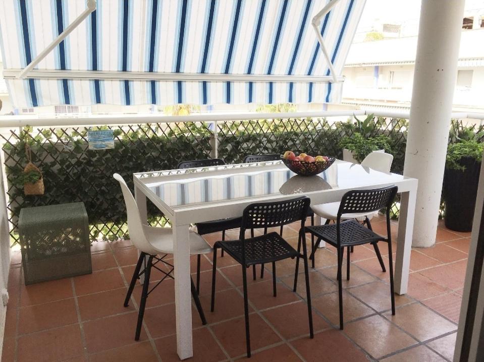 Superbe Appartement Avec Solarium Et Piscine Communautaire Roses Exterior foto